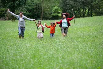 détente en famille au parc de loisirs